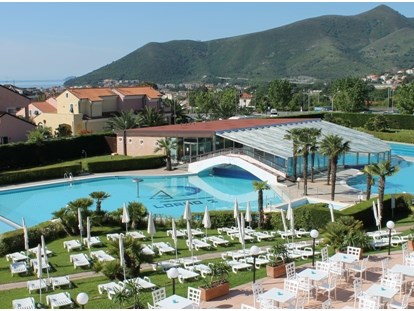 Familienhotel - Pools: Innenpool - Laigueglia - Loano 2 Village - Hotel & Residence - Loano 2 Village - Hotel & Residence
