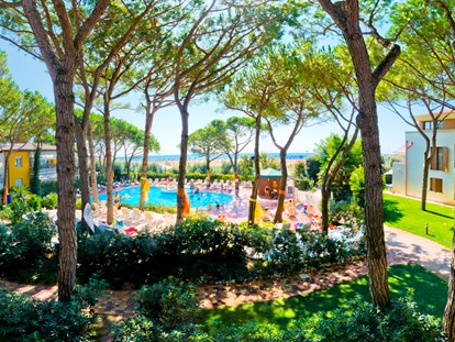 Familienhotel - Pools: Außenpool beheizt - Italien - Ihr Urlaub wird in einem 8000 mq Areal direkt am Meer Stattfinden, mit vielen Relax Zonen, und natürlich auf viel Platz zum Spielen und Austoben von ihren Kindern ☺ - PARK HOTEL PINETA - Family Relax Resort