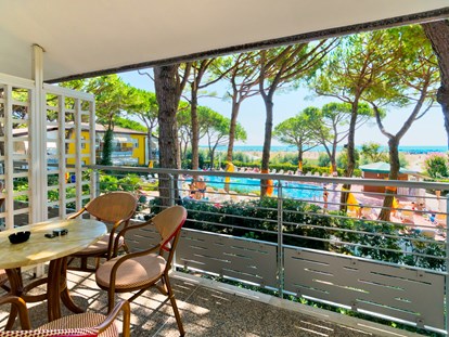 Familienhotel - Babyphone - Italien - Möchten Sie sich etwas mehr gönnen ? 
Fragen Sie uns nach einem Zimmer mit Meerblick, wir finden gerne eine passende Lösung mit Ihnen für Ihre Familie ☺ - PARK HOTEL PINETA - Family Relax Resort