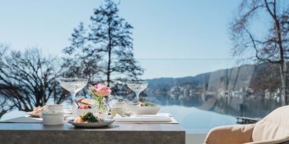 Familienhotel - Klassifizierung: 4 Sterne S - Morgens wie abends werden kulinarische Hochgenüsse von einmaligen Seeblicken kombiniert - Werzers Hotel Resort Pörtschach