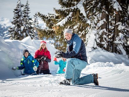 Familienhotel - Skikurs direkt beim Hotel - Pongau - Winterurlaub mit der ganzen Familie in St. Johann in Salzburg - Verwöhnhotel Berghof