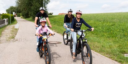 Familienhotel - Suiten mit extra Kinderzimmer - Bayern - gut ausgebautes Fahrradnetz direkt ab Hotel möglich. - Familotel Der Böhmerwald