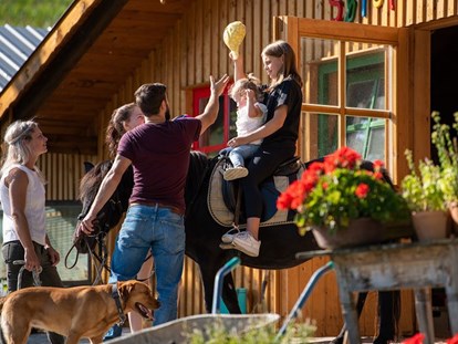 Familienhotel - Garten - Pferdewellness und reiten - Familotel Der Böhmerwald