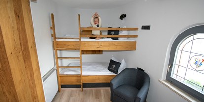Familienhotel - Umgebungsschwerpunkt: Berg - Deutschland - Kinderzimmer 3 - Raum Suit mit 3 getrennten Räumen - Familotel Der Böhmerwald