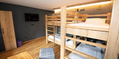 Familienhotel - Suiten mit extra Kinderzimmer - Bayern - Kinderzimmer einer großen 2 - Raum Suite für max. 8 Personen im Rosenhof - Familotel Der Böhmerwald