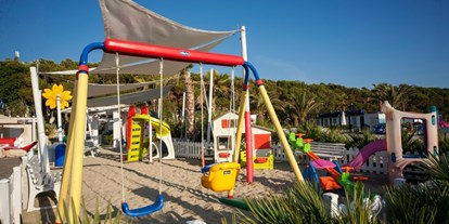 Familienhotel - Kinderbetreuung - Ascoli Piceno - Spielplatz am Strand im 3 Sterne Hotel Alba Adriatica - Hotel Doge
