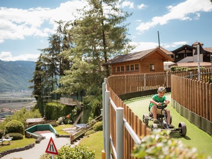 Familienhotel - Babybetreuung - Südtirol - Go Kart Bahn - DAS GRAFENSTEIN Familienresidence & Suiten