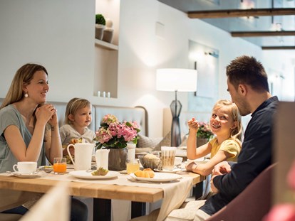 Familienhotel - Wasserrutsche - Südtirol - Das Genießer- & Vitalfrühstücksbuffet für die ganze Familie  - DAS GRAFENSTEIN Familienresidence & Suiten