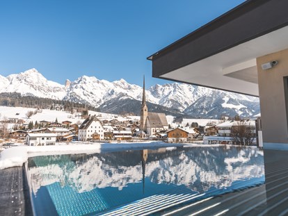 Familienhotel - Pools: Infinity Pool - St. Jakob in Haus - die HOCHKÖNIGIN Mountain Resort