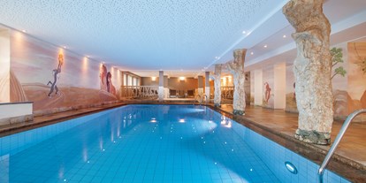 Familienhotel - Schwimmkurse im Hotel - Österreich - Innenpool - Leading Family Hotel Löwe****s