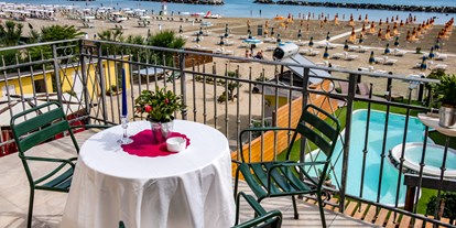 Familienhotel - Umgebungsschwerpunkt: Strand - Ravenna – Lido Adriano - Zimmer mit Direkten Meerblick - Hotel Estate