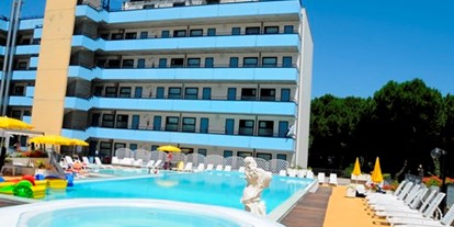 Familienhotel - Pools: Außenpool beheizt - Italien - Family Aparthotel Costa dei Pini & Dependance - Club Family Hotel Costa dei Pini Cervia