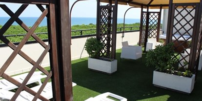 Familienhotel - Preisniveau: moderat -  Zwei-Zimmer-Dachwohnung mit Meerblick - Club Family Hotel Costa dei Pini Cervia