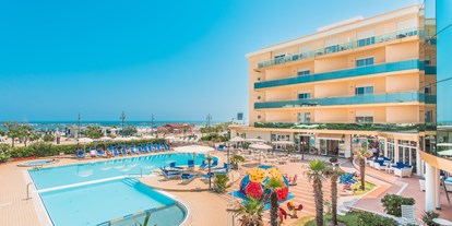 Familienhotel - Umgebungsschwerpunkt: Strand - Emilia Romagna - Das Hotel liegt direkt am Meer - Hotel Valverde & Residenza