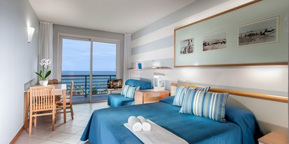 Familienhotel - Tennis - Viserbella di Rimini - Zimmer mit Doppelbett und Balkon - Hotel Valverde & Residenza