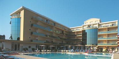 Familienhotel - Umgebungsschwerpunkt: Strand - Emilia Romagna - Das Hotel mit Poolanlage - Hotel Valverde & Residenza