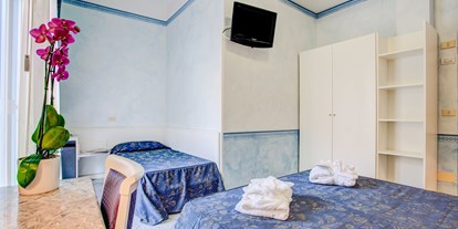 Familienhotel - Einzelzimmer mit Kinderbett - Milano Marittima - Zimmer - Hotel Rosalba - Valentini Family Village