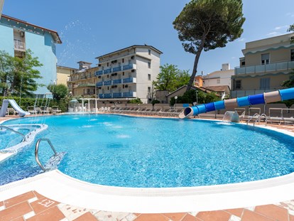 Familienhotel - Einzelzimmer mit Kinderbett - Cesenatico, Italien - Hotel Gambrinus - Valentini Family Village