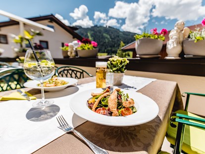 Familienhotel - Umgebungsschwerpunkt: Berg - Tiroler Oberland - Sonnenterrasse - Familienhotel DreiSonnen 