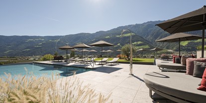Familienhotel - Babysitterservice - Naturns bei Meran - Sky-Spa mit 360° Panoramablick auf die umliegende Bergwelt - Feldhof DolceVita Resort