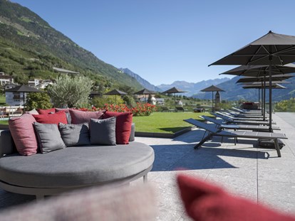 Familienhotel - Kletterwand - Obereggen (Trentino-Südtirol) - Sky-Sonnenterrasse im 5. Stock - Feldhof DolceVita Resort