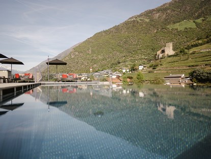 Familienhotel - Verpflegung: Frühstück - Naturns bei Meran - Sky-Infinity-Pool mit Thermalwasser 32 °C im 5. Stock - Feldhof DolceVita Resort
