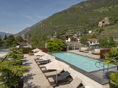 Familienhotel - Suiten mit extra Kinderzimmer - Schenna - Sky-Spa mit 360° Panoramablick auf die Südtiroler Bergwelt - Feldhof DolceVita Resort