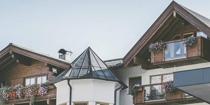 Familienhotel - Pools: Infinity Pool - Kitzbühel - Krallerhof im Sommer - Hotel Krallerhof