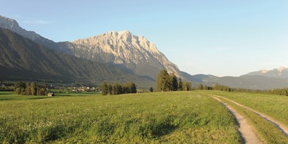 Familienhotel - Hallenbad - Tiroler Oberland - Die wunderschöne Umbebung erkunden - Der Stern - Das nachhaltige Familienhotel seit 1509