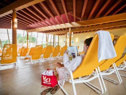Familienhotel - Pools: Innenpool - Österreich - Saunabereich - H2O Hotel-Therme-Resort