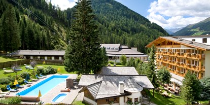 Familienhotel - Umgebungsschwerpunkt: Berg - Osttirol - Jesacherhof mit beheiztem Kinder-Gartenpool - Alpinhotel Jesacherhof - Gourmet & Spa