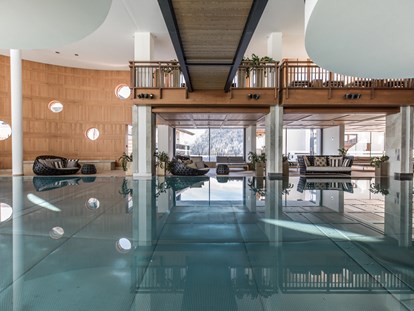 Familienhotel - Pools: Außenpool beheizt - Tirol - Wasserwelt - Schlosshotel Fiss