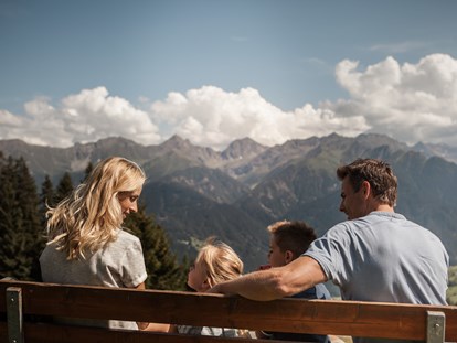 Familienhotel - Umgebungsschwerpunkt: Therme - Tiroler Oberland - Familienwanderung
 - Schlosshotel Fiss
