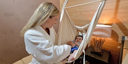 Familienhotel - Kinderbetreuung - Tiroler Unterland - Hängematten für die Kleinsten - Hotel babymio