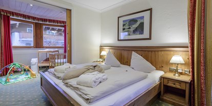 Familienhotel - Hunde verboten - Tirol - Familienzimmer mit abtrennbarem Kinderschlafraum - Hotel babymio