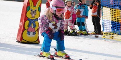 Familienhotel - Skilift - Mini Club: Kinderskigruppen schon ab 2,5 Jahre, direkte Übernahme in die Kinderbetreuung - Hotel babymio