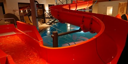 Familienhotel - Schwimmkurse im Hotel - Österreich - Rießenrutsche 17 Meter  - Hotel babymio
