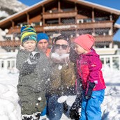 Familienhotel: Schneespaß im Winter - Kinder- & Gletscherhotel Hintertuxerhof