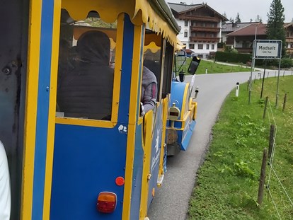 Familienhotel - Österreich - Unterwegs mit dem Gletscherwurm. - Kinder- & Gletscherhotel Hintertuxerhof