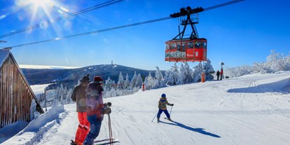 Familienhotel - Teenager-Programm - Erzgebirge - Lust auf Skifahren? :) 55 km Pisten in der Interskiregion Fichtelberg/Klinovec - Schneesicherheit durch Großbeschneiung im Skigebiet - Elldus Resort - Familotel Erzgebirge