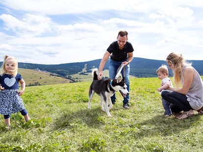 Familienhotel - Hunde: erlaubt - Und der Familienhund? Der kommt auf Anfrage einfach mit! :) (gg. Haustier-Gebühr) - Elldus Resort - Familotel Erzgebirge