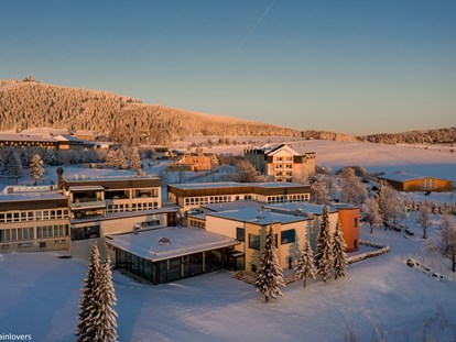 Familienhotel - Reitkurse - Das Elldus Resort im Winter - nicht ohne Grund wird das Erzgebirge auch "Winterwunderland" genannt... - Elldus Resort - Familotel Erzgebirge