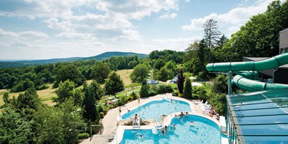 Familienhotel - Pools: Außenpool beheizt - Franken - Außenpool mit Rutsche im Rhön Park Hotel Aktiv Resort - Rhön Park Aktiv Resort