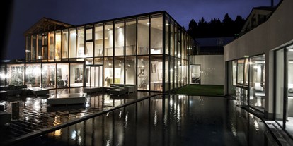 Familienhotel - Umgebungsschwerpunkt: Berg - Deutschland - Außenansicht Pool - ULRICHSHOF Nature · Family · Design