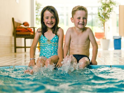 Familienhotel - Suiten mit extra Kinderzimmer - Drees - Hotelschwimmbad - Sporthotel Grafenwald