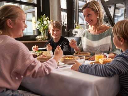 Familienhotel - Kinderbetreuung - Eifel - Frühstück im Restaurant Grafenwald - Sporthotel Grafenwald