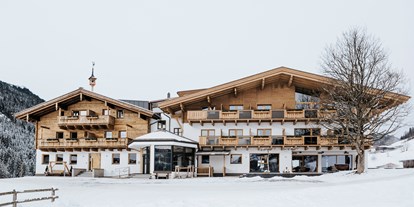 Familienhotel - Spielplatz - Hüttschlag - Außenansicht Winter Hotel Thurnerhof - Thurnerhof