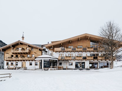 Familienhotel - Verpflegung: Halbpension - Außenansicht Winter Hotel Thurnerhof - Thurnerhof