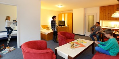 Familienhotel - Verpflegung: Halbpension - Deutschland - Comfort Apartment Typ B - totale Ansicht - Panoramic Hotel - Ihr Familien-Apartmenthotel