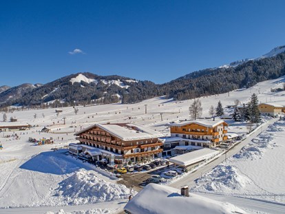 Familienhotel - Skikurs direkt beim Hotel - Österreich - Wnter direkt am Lift und Langlaufloipe - Naturhotel Kitzspitz
